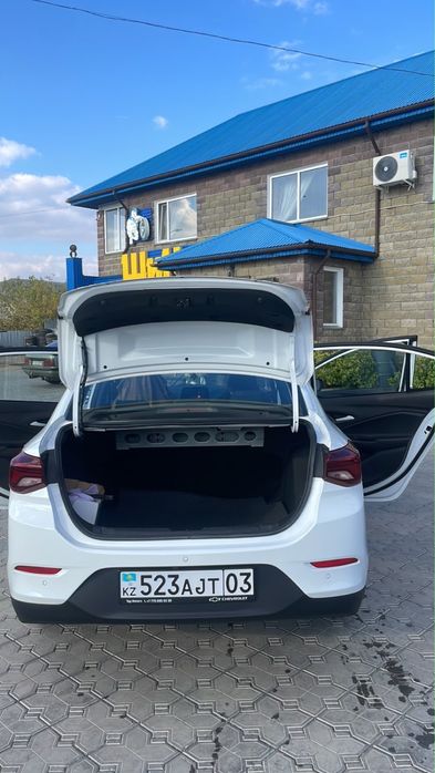 Машина Chevrolet Onix 2025 года