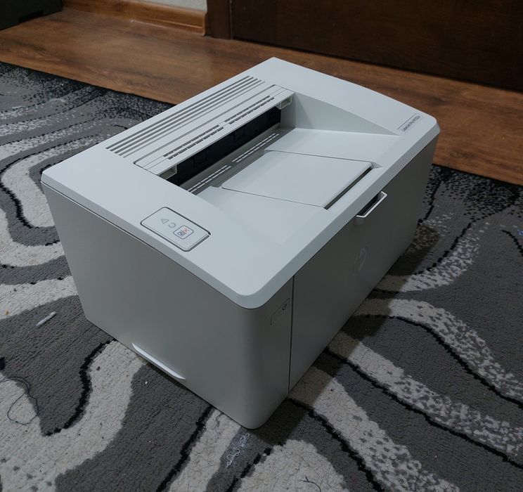 HP LaserJet Pro M102a
принтер