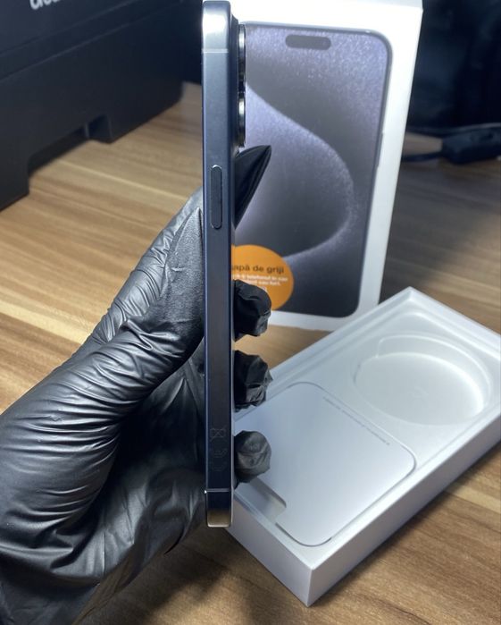 Iphone 15 pro max blue