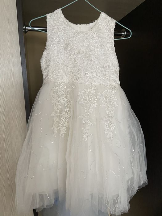 Продам платья на утренники