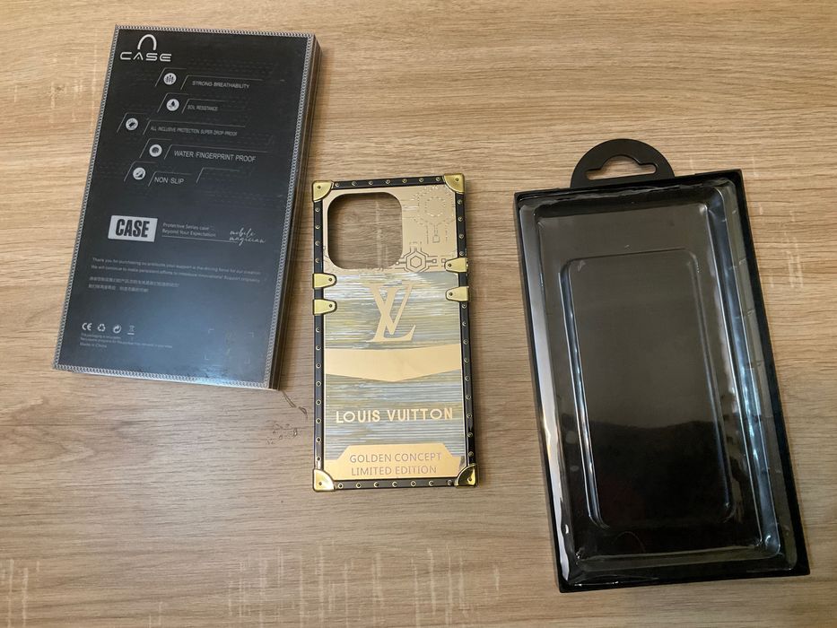 Vând husă Louise Vuitton pt iPhone 14 pro