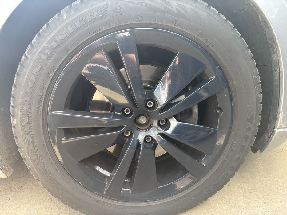 Vand jante seat r18 ,se potrivesc pe vw ,skoda,audi pretul este de 2000 ron fara anvelope sau cu anvelope la pretil de 2600 ron (235 50 r18)