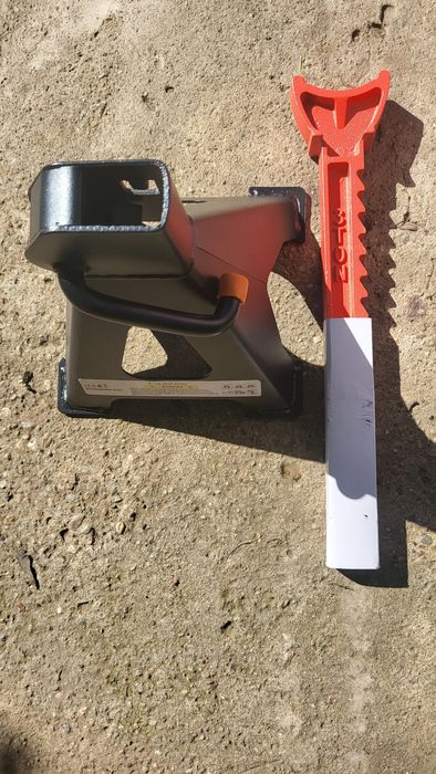 Suport auto tip capră și cric de 2 tone.