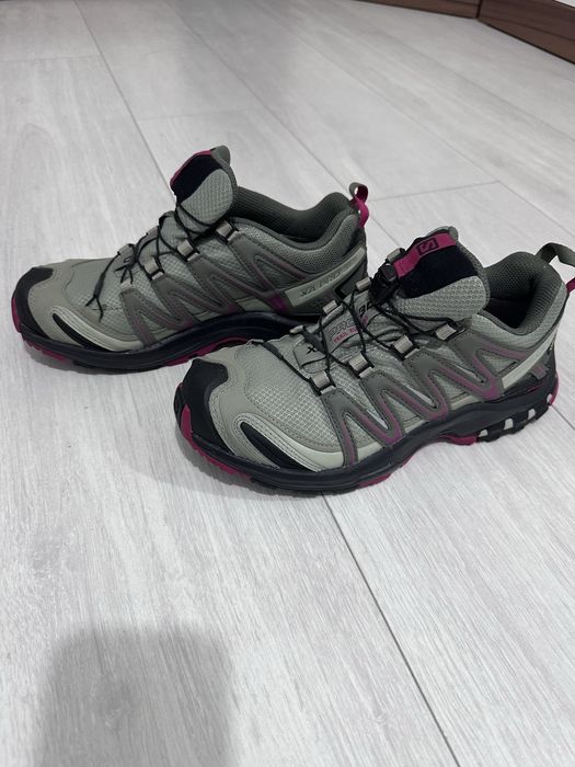 Женские кроссовки Salomon