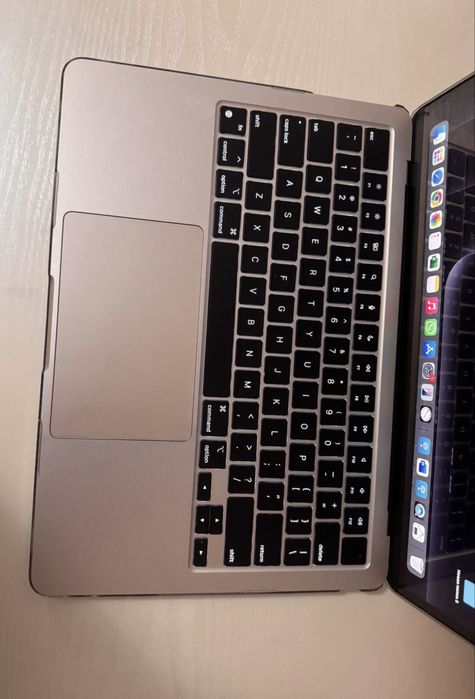 Продам MacBook Air 13 M2 2022г