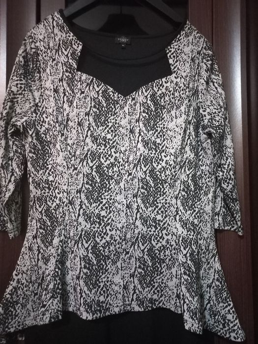 Rochie de zi sau seară,  material moale și elastic , ușor de purtat.