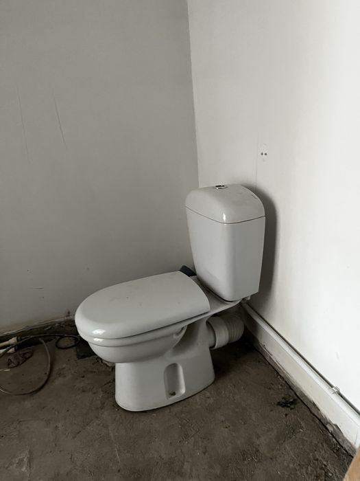 Унитаз в отличном состояний