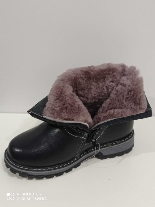 Новые детские натуральные зимние сапоги на толстой цигейке
