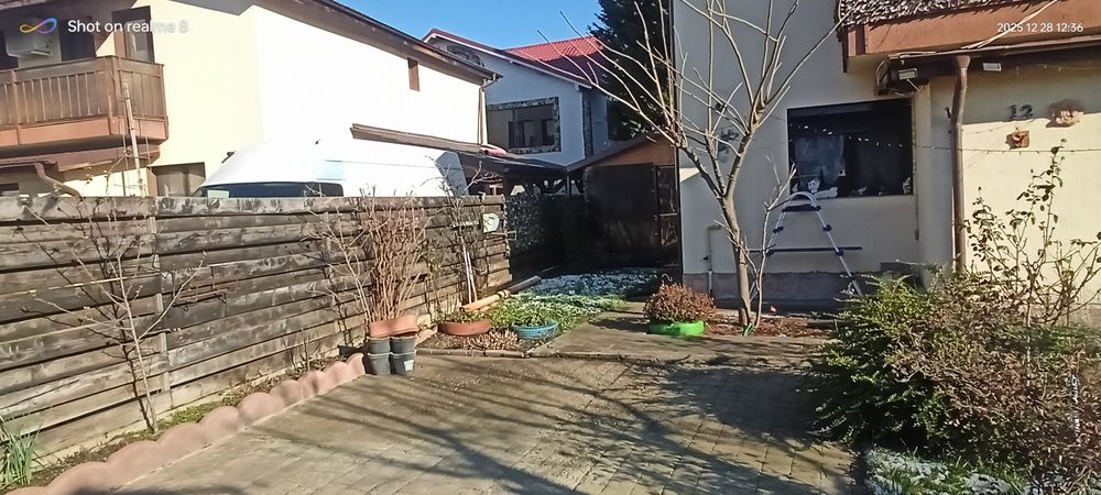 Închiriez studio