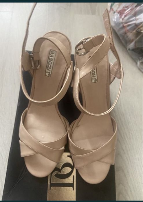 Новые босоножки 37 р