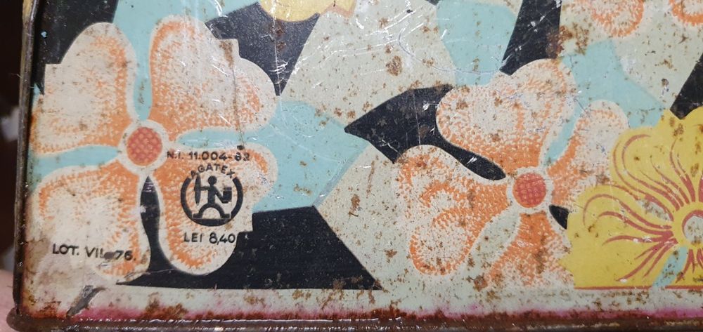 Cutie de bomboane veche din tabla marca Agatex, comunista, ceausescu