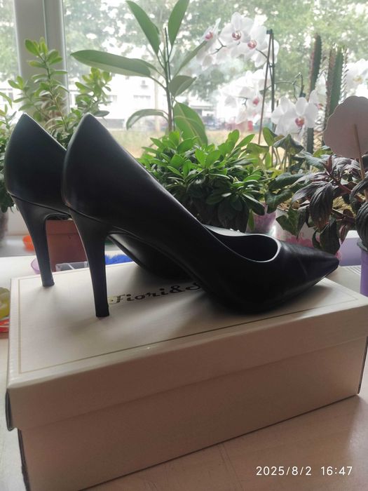 Дамски обувки н.39 Нови