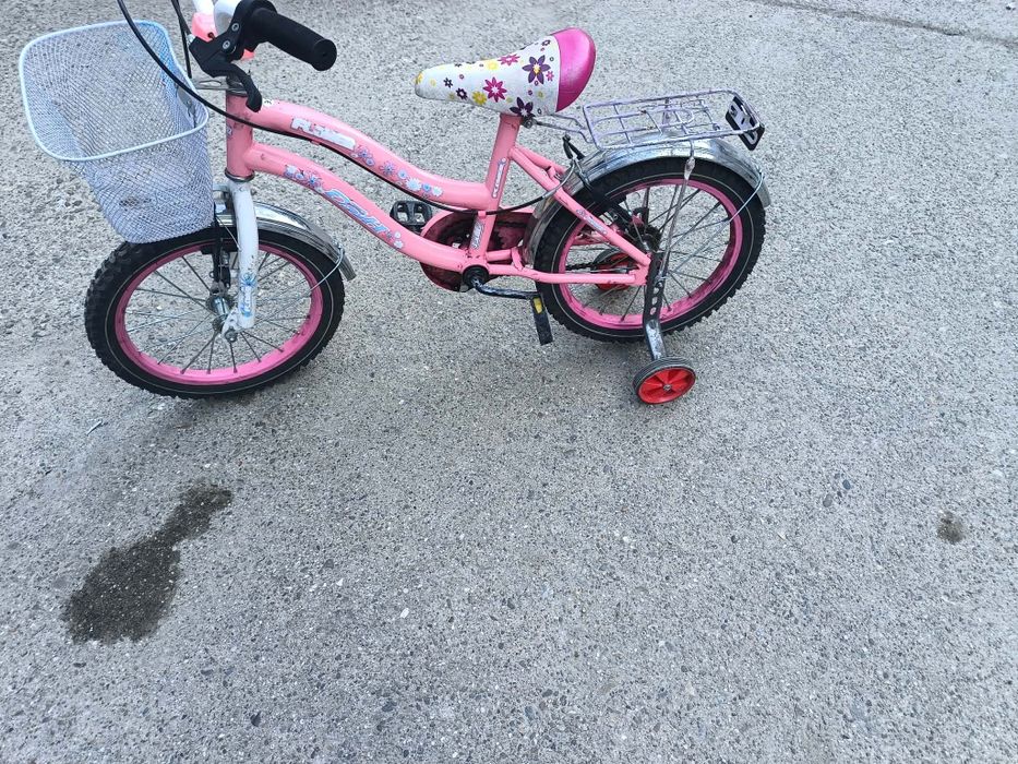 Vind bicicleta de fetițe