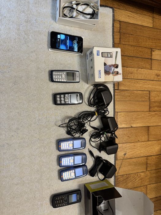 Titlu: Lot uriaș 13 telefoane colecție: iPhone 4, Samsung, Huawei la CUTIE + Nokia & accesorii Preț: 1100 Lei