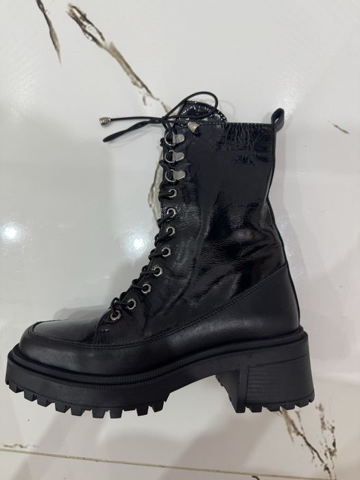 Продам новые осенние сапоги