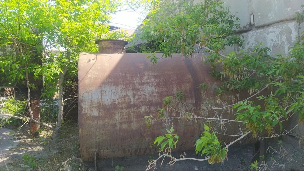 Продаю под ГСМ емкость