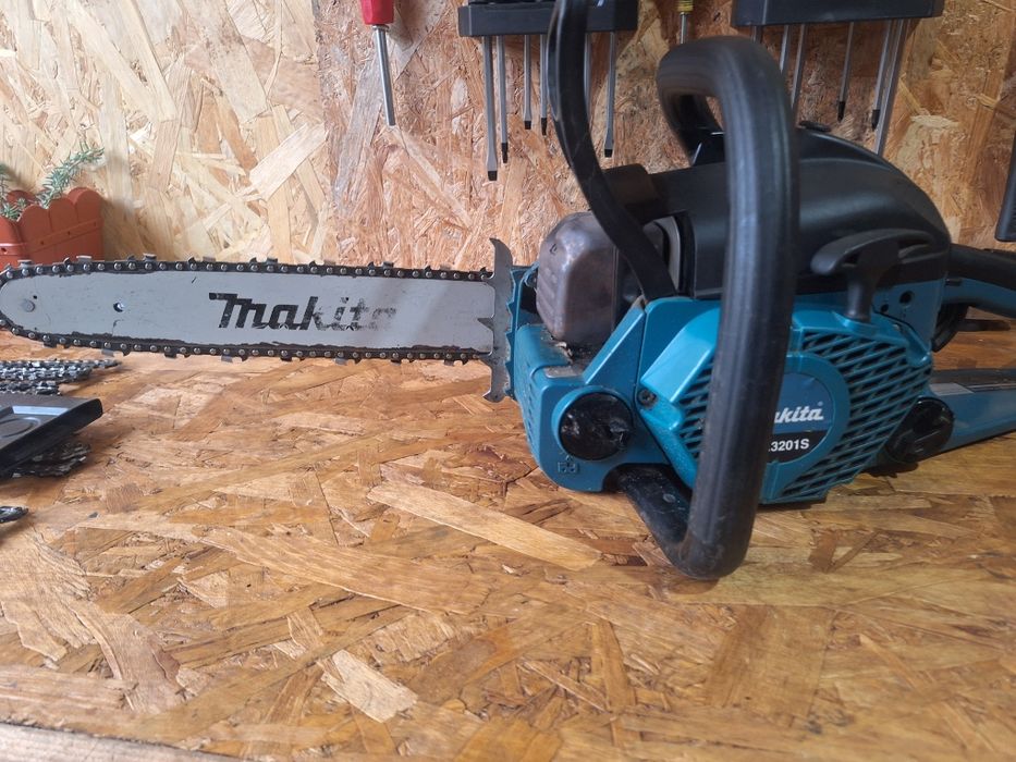 Vând Makita EA3201S