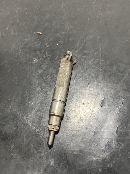 Injector volkswagen Vw Golf 4 1.9 TDI ALH 90 cp ASV 110cp 028130201G