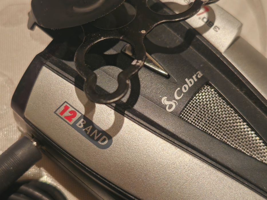 Vând Cobra XRS 9430