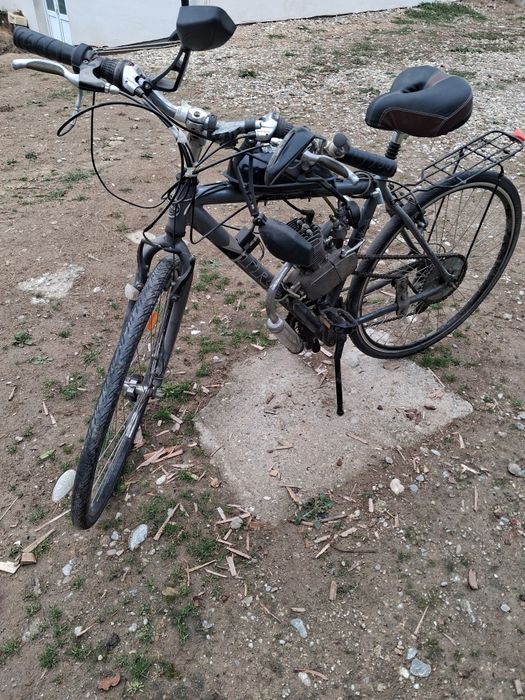 Vind bicicletă cu MOTOR.