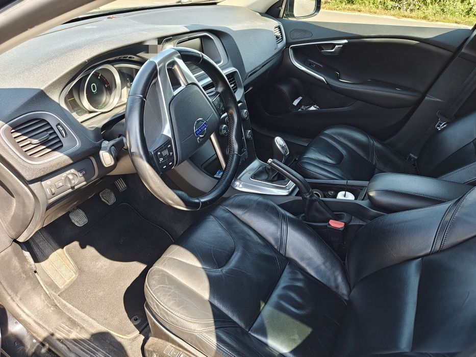 Vând Volvo V40 Summum