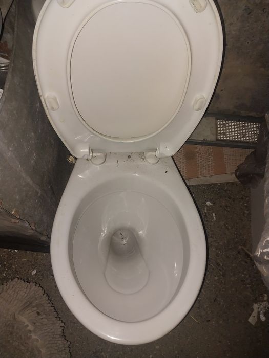 Унитаз в отличном состоянии