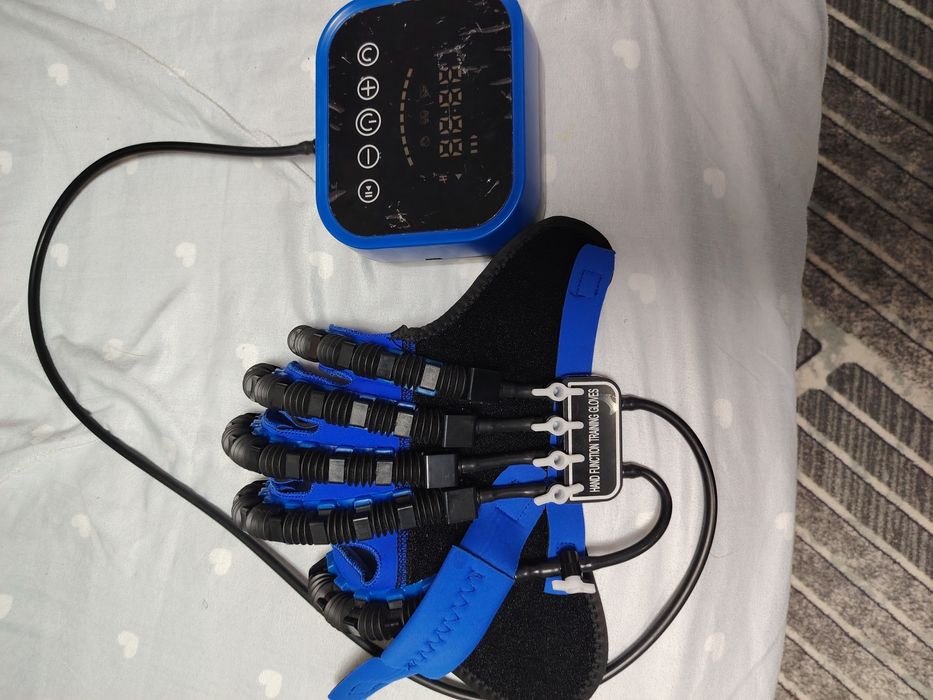 Vând mănușă reabilitare mâna dreaptă