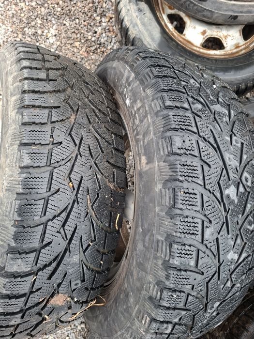 Зимни гуми 15ки 4 броя 205/70/15 TOYo