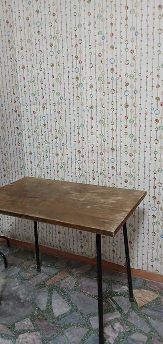 Продам стол маленький