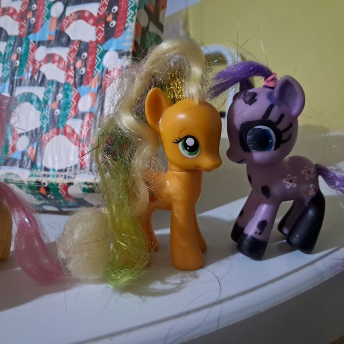 Понита с коси и опашки