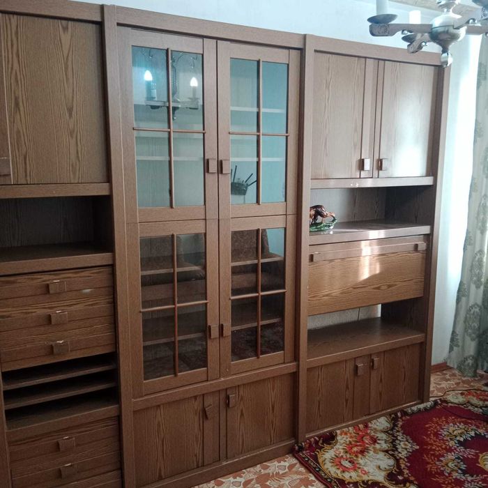 Продаю стенку в зал