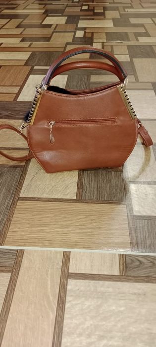 Женская сумка сотилади