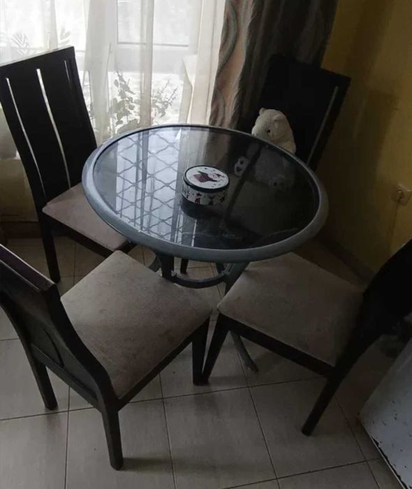 Маса стъклена кръгла спешно