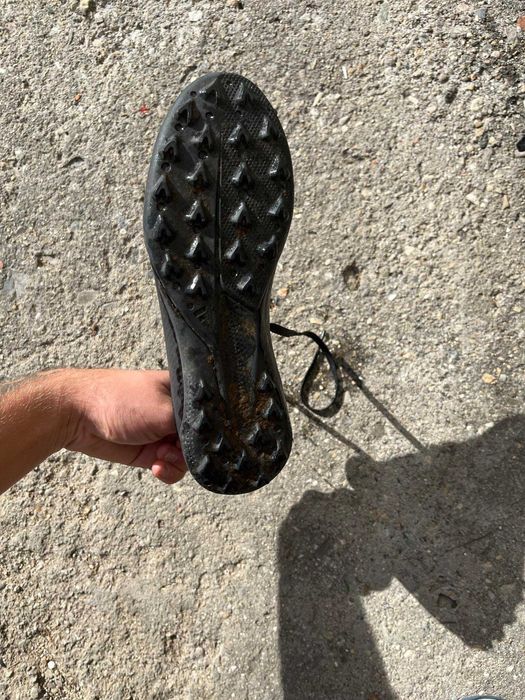 Футболни обувки nike и adidas