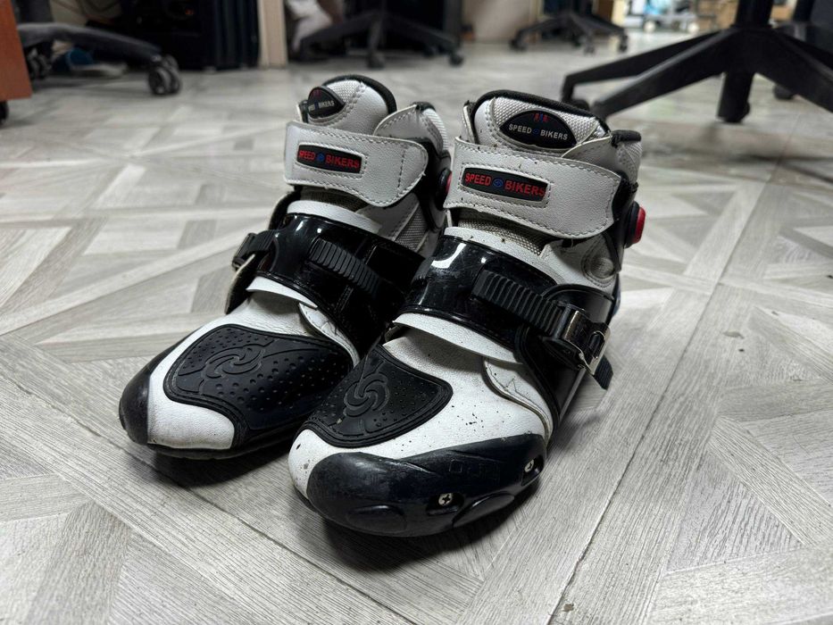 мотоботы, наколенники