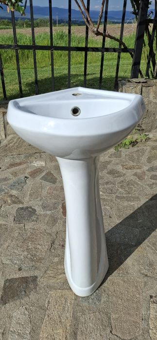 Ъглов умивалник малък с ботуш