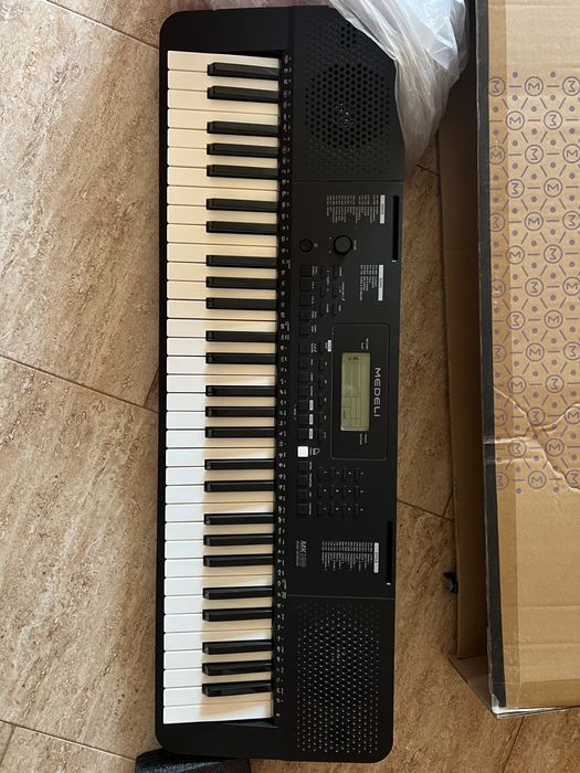 PACHET COMPLET: Orgă Electronică Medeli MK100 (Ca Nouă, la Cutie) + Stativ + Pedală Sustain
