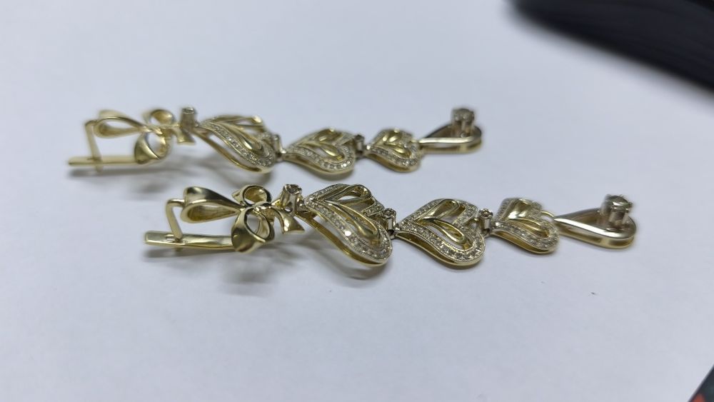Серьги золотые с бриллиантами