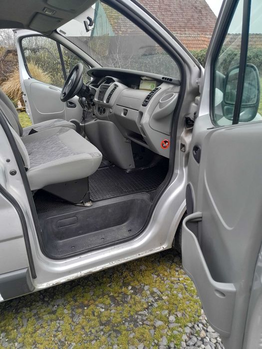 vand Vivaro 1,9 / 8+1 locuri