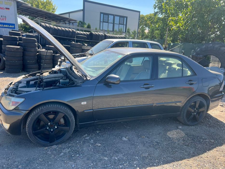 Lexus îs 200 benzină