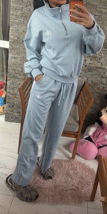 Дамски комплект дънки и яке