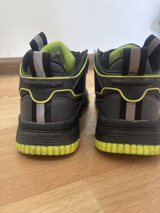 Кроссовки, ботинки   3000 тнг размер 30