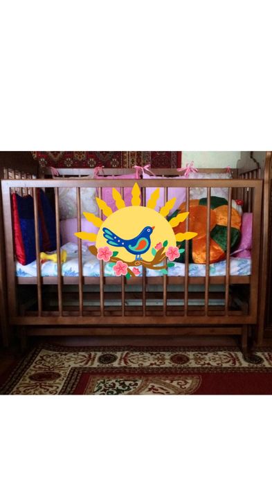 Манеж с постельным бельем.