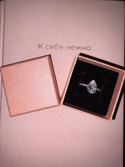 Кольцо с большим камнем