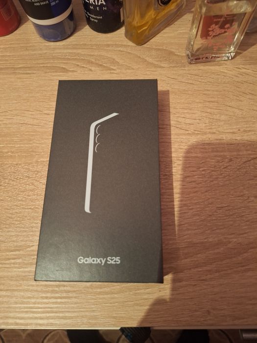 Чисто нов телефон Samsung S25