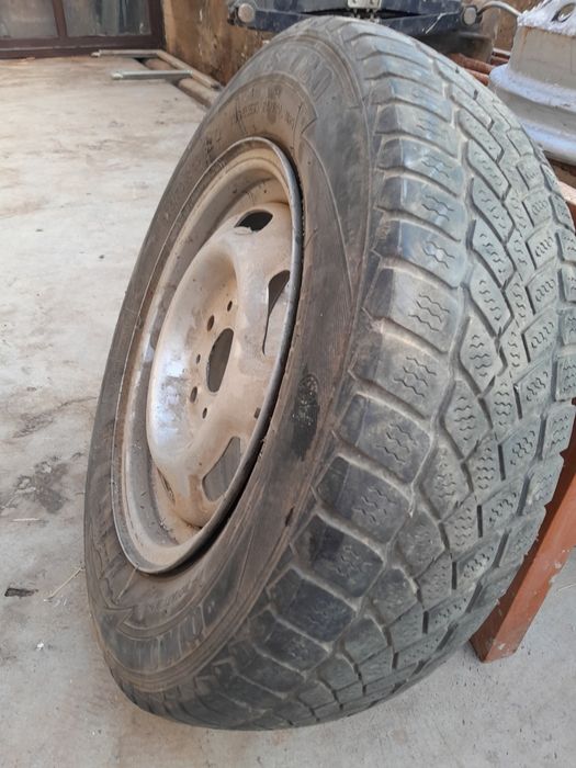 Продам шины б/у 13 размера.