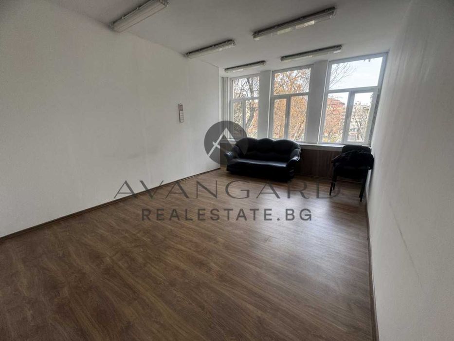 Дава се под наем Офис в Пловдив, Център - 180 кв.м за 720 € - Снимка #3