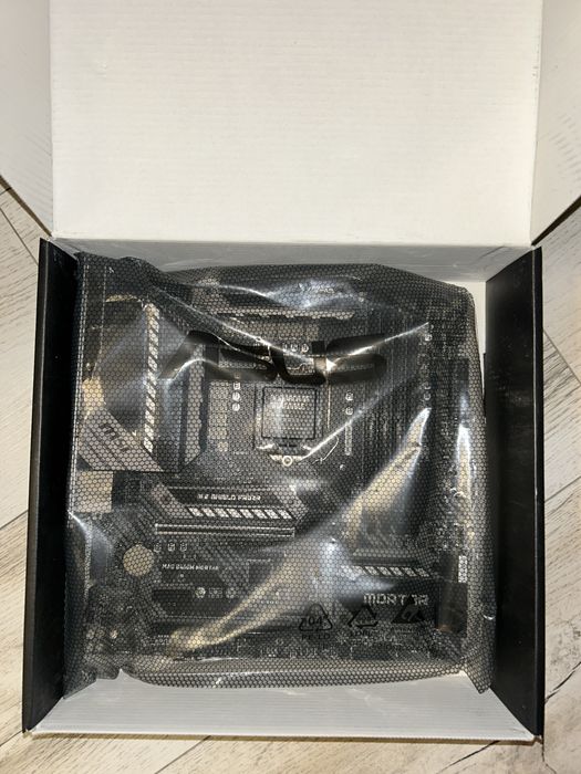 Placa de baza MSI B460M MORTAR  cu placa de expansiune PCI-E USB 3.0