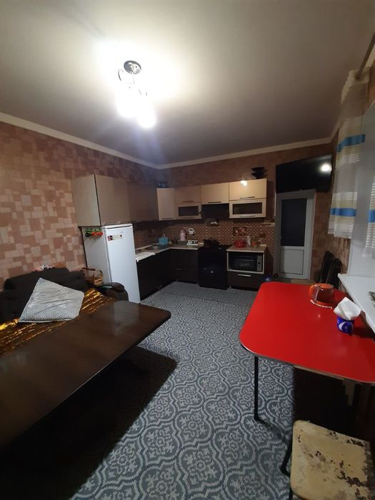 Hovli Uy sotilda.               .