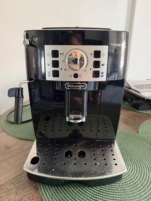 Aparat cafea Delonghi